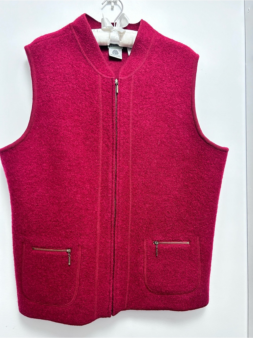 Penmanship Women’s Sleeveless Zip Vest in Fuchsia Wool 100%